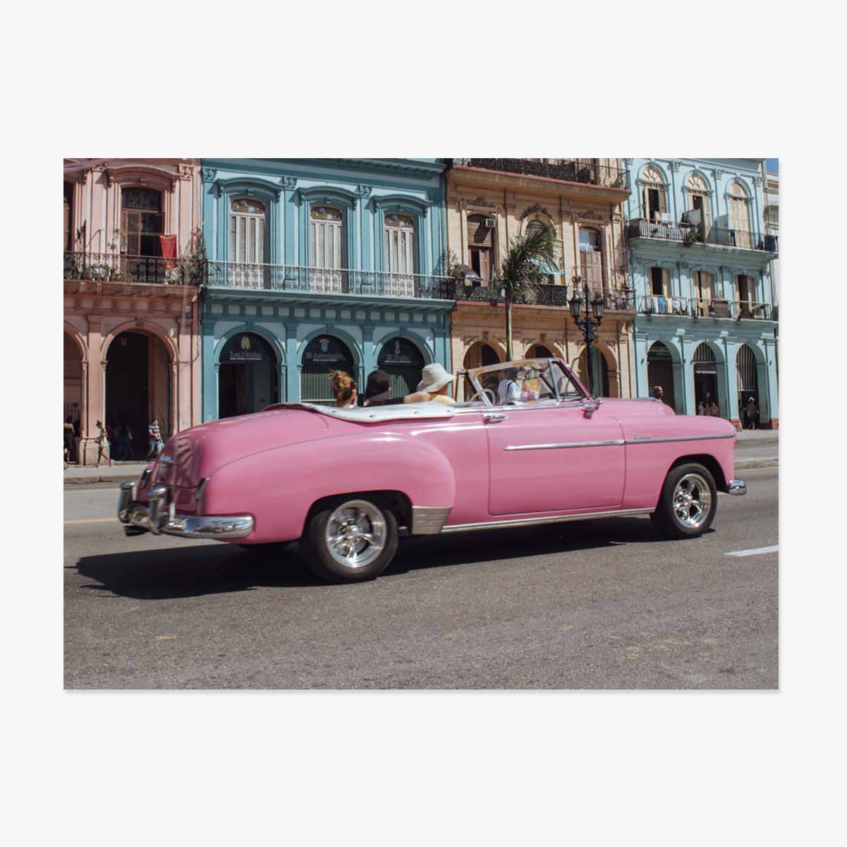 Poster Mașină roz vintage pe stradă